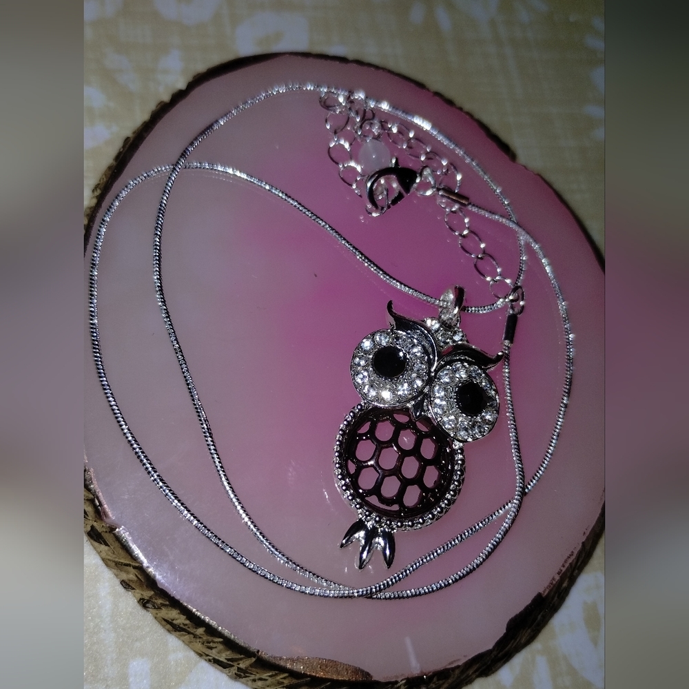 Owl pendant necklace - Picture 2 of 4